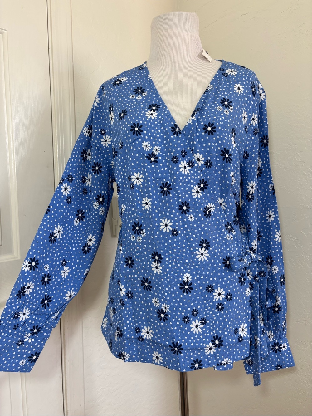 NWT‎ $90 Talbots Bohemian Poet Sleeve Wrap Daisy Flowers & Dots Blouse Size L
